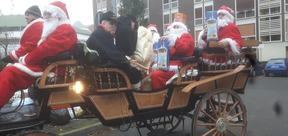 babbo natale in carrozza magna grecia pieve emanuele1140