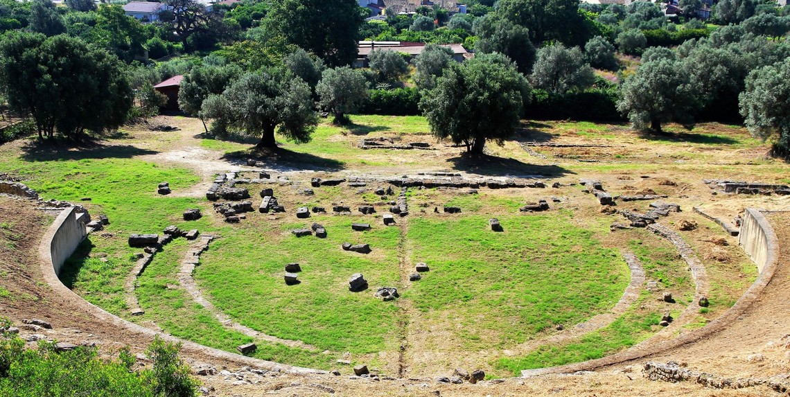 teatro greco locri1140
